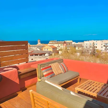 Piazza Da Centre-ville Avec Terrasse Panoramique Vue