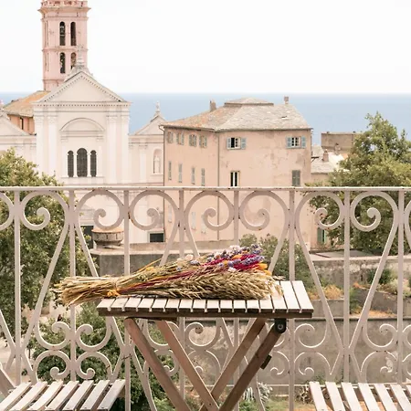 Piazza Da Centre-ville Avec Terrasse Panoramique Vue
